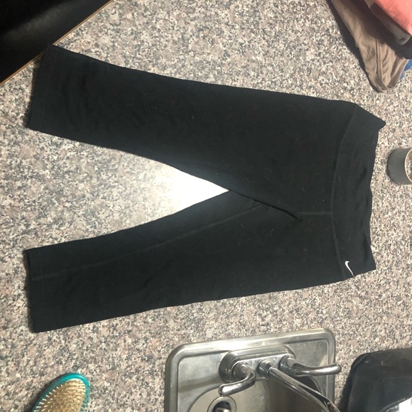Nike dri fit gym crops - Picture 2 of 2